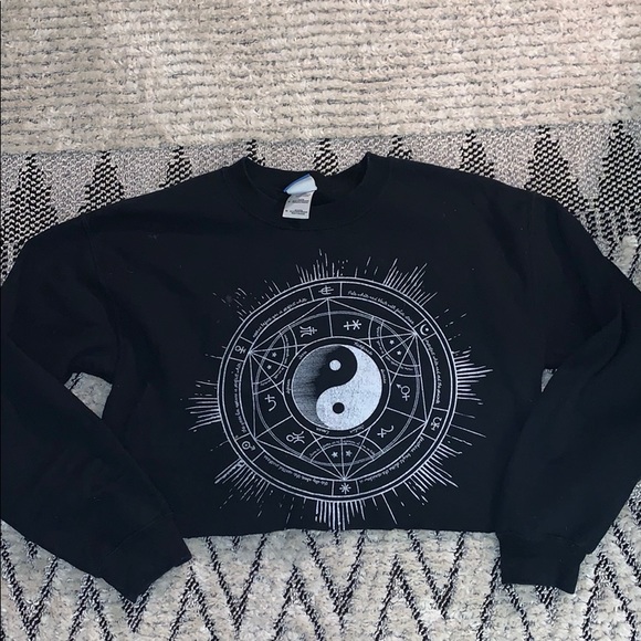 Urban outfitters cropped sweatshirt - Picture 1 of 3